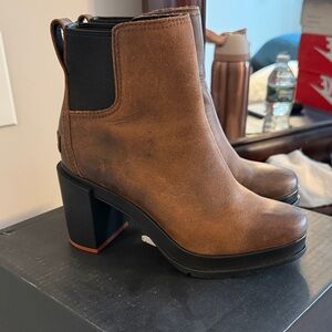 Sorel Brown Ankle Boots with Black Accents